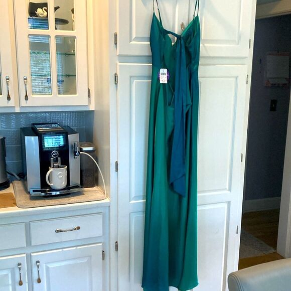 Betsy & Adam Green Umbrae Iridescent Satin Babydoll Maxi Gown Adjustable Straps - Picture 4 of 10